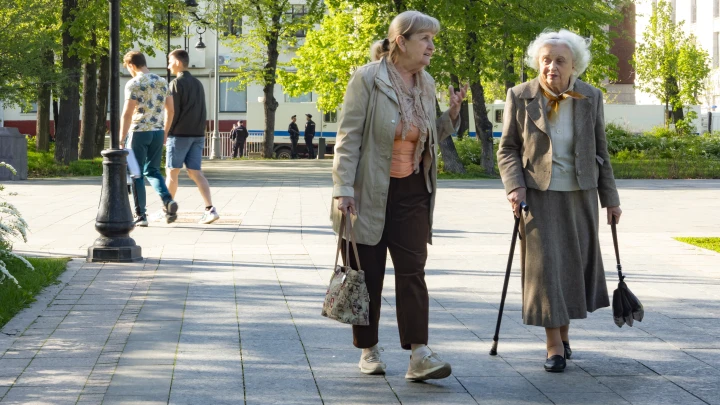 Страховые пенсии в России будут индексировать два раза в год - Мишустин