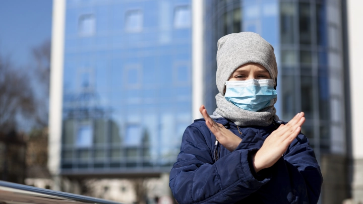 Челябинская школа целиком ушла на дистант из-за массовой болезни детей