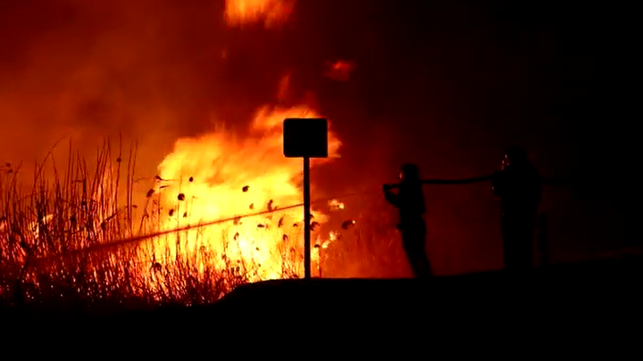 Под Анапой из-за крупного пожара перекрыта федеральная трасса