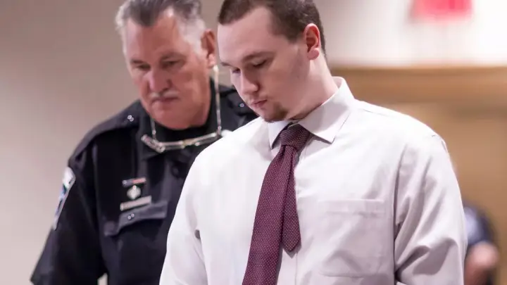 В США подросток получил пожизненное за убийство жены брата и её детей