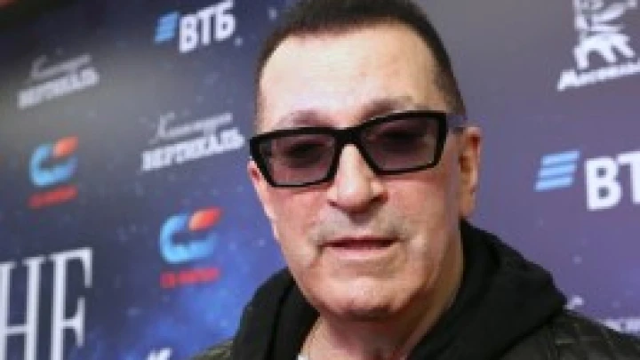 Буйнов сделал шаг: Певец попытался навестить пенсионерку, которую сбил
