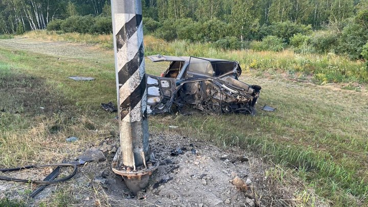 Врезался в столб на большой скорости: челябинец погиб в ДТП
