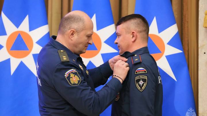 Глава ГУ МЧС по Ивановской области Алексей Клушин получил крест «За доблесть»