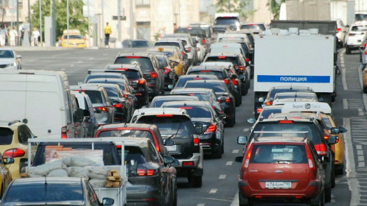 В центре Москвы ограничат движение транспорта из-за проведения бала «Выпускник»