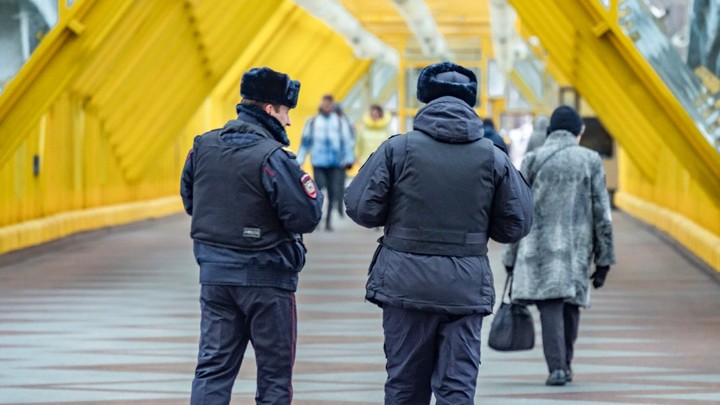 Напавшему на сотрудников полиции в Москве грозит до пяти лет тюрьмы