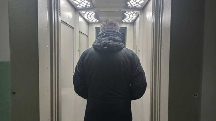 ЧП с падением лифта в екатеринбургской многоэтажке вылилось в уголовное дело