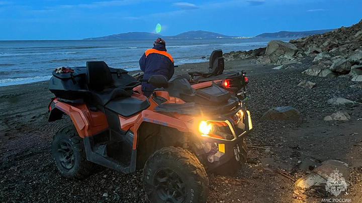 Житель Магаданской области выжил после падения в машине с 200-метровой высоты