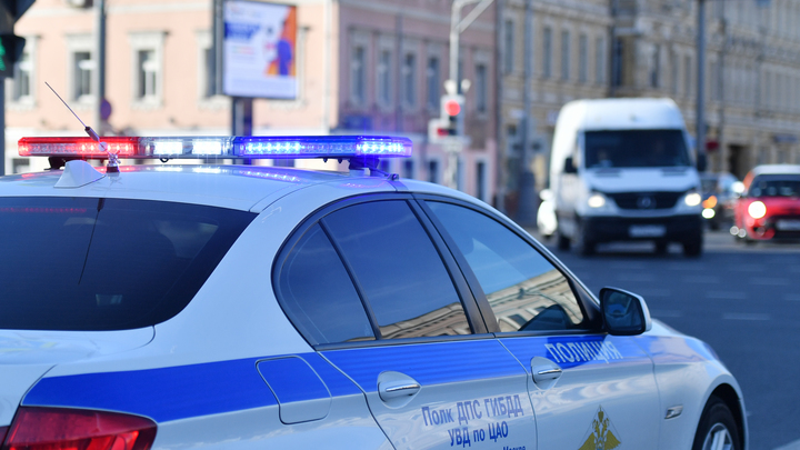 Мигрант за рулём, вот что случилось: маршрутка с пассажирами вылетела на тротуар в Челябинске