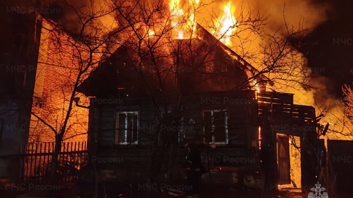 В старинном доме центре Владимира на пожаре погиб человек