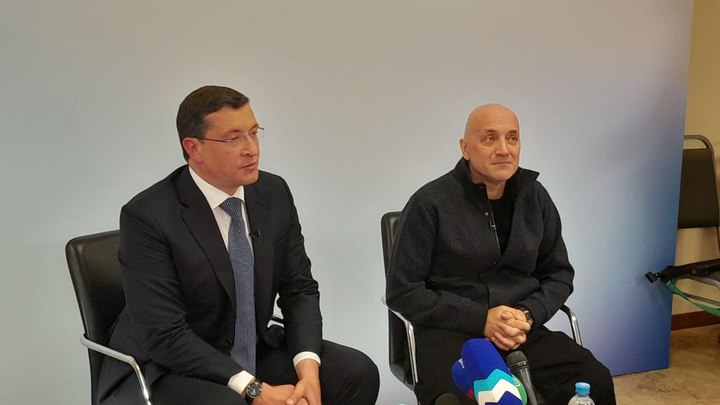 Захар Прилепин впервые с момента покушения появился на публике