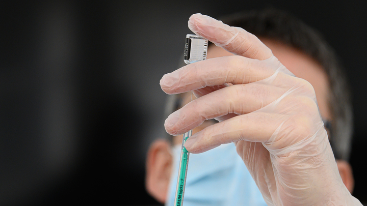 Третья русская? Центр Чумакова отправил документы на регистрацию новой вакцины от COVID-19