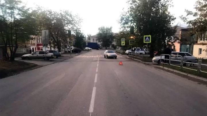 Школьница попала под машину на переходе без светофора в Миассе