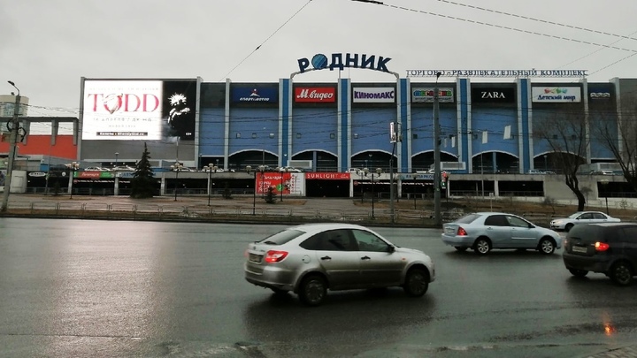 Автомобилисты не понимают, как проезжать перекресток около ТРК Родник в Челябинске