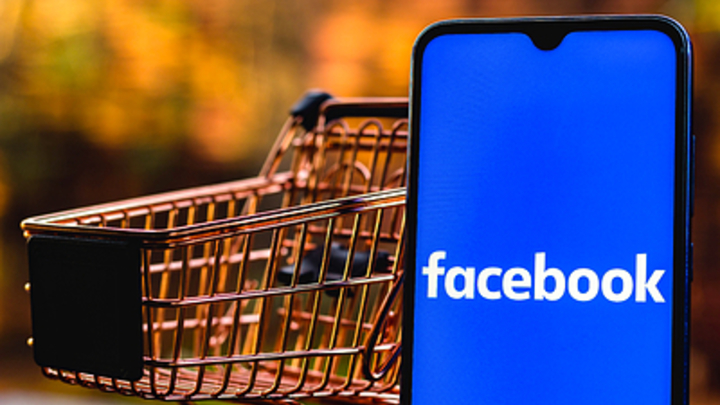 Facebook выпускает на рынок очки с камерой, плейером и телефоном