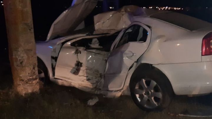 В Магнитогорске автомобилист погиб, врезавшись в столб