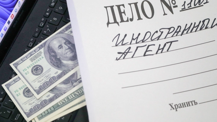 Не продать почку за билет: Иноагент бежал из России в числе первых. Теперь плачет в интервью