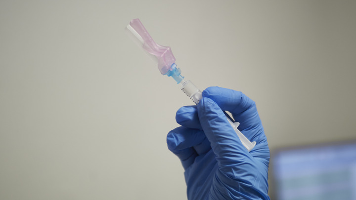 Комаровский показал персональную дозу вакцины: С подключением к заседаниям мирового правительства