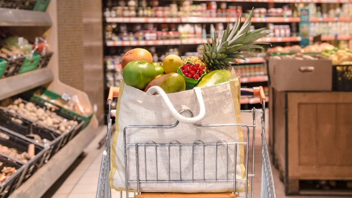 Верховный суд России отменил наказание школьницы за кражу продуктов из магазина