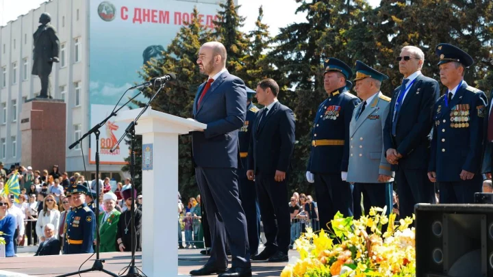 Вячеслав Федорищев поздравил Сызранское высшее военное училище лётчиков с 85-летием со дня образования
