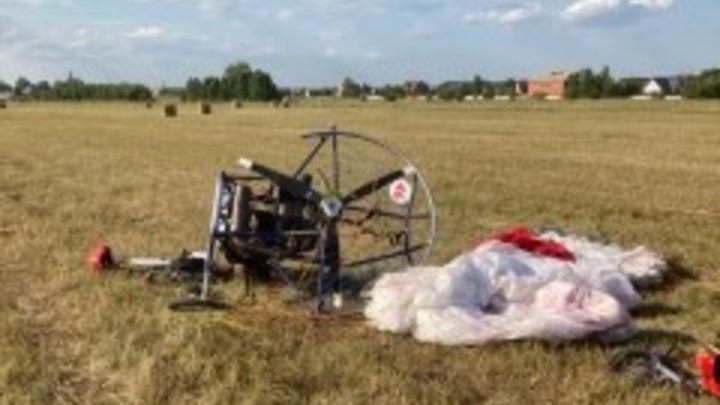 Известный каскадёр находится в тяжёлом состоянии после жёсткой посадки паралёта под Новосибирском