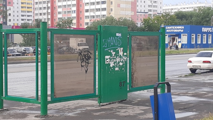 Заберите себе на дачу!: жителей Чурилово возмутил б/у остановочный комплекс