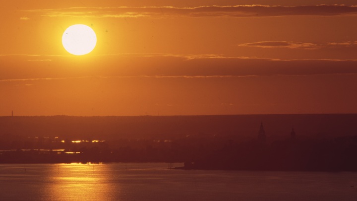 Кому грозит рак из-за солнца и как этого избежать: Онколог Пылев дал практические советы