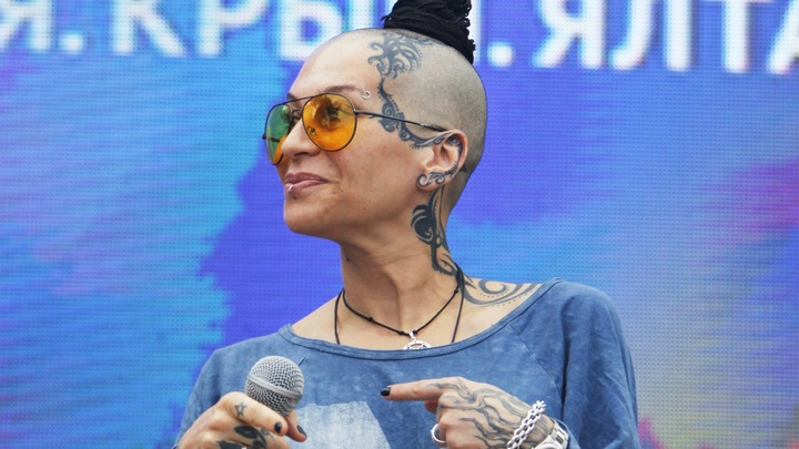 Изгнанная отовсюду Наргиз вскипела от бессильной злобы