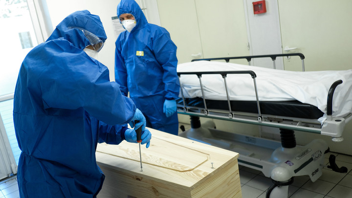 The Times: Смертей от COVID может быть втрое больше реального