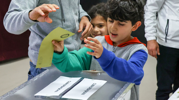 Избирательные участки в Турции завершили работу