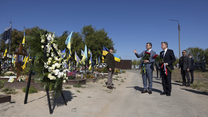 Страна.ua: Блинкен в Киеве склонял Зеленского к перемирию с Россией
