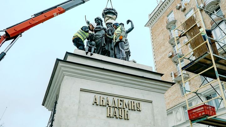 Мэр Москвы рассказал о сложной реставрации уникальных скульптур Времена года