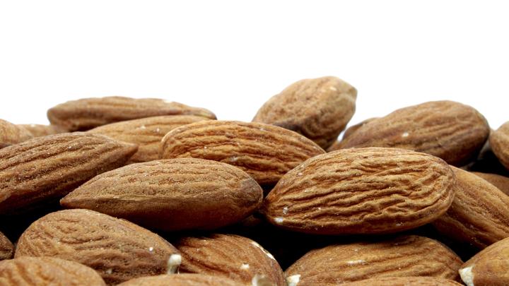 Орехи, которые стоит добавить в свой рацион: Лидером топ-10 оказался миндаль