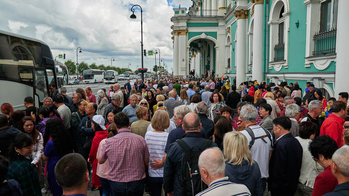 Не смотрите налево: Туристам в Петербурге грозит новый штраф - до пяти тысяч рублей