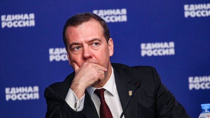 Медведев: у немецкого сценария урегулирования нет шансов на Украине
