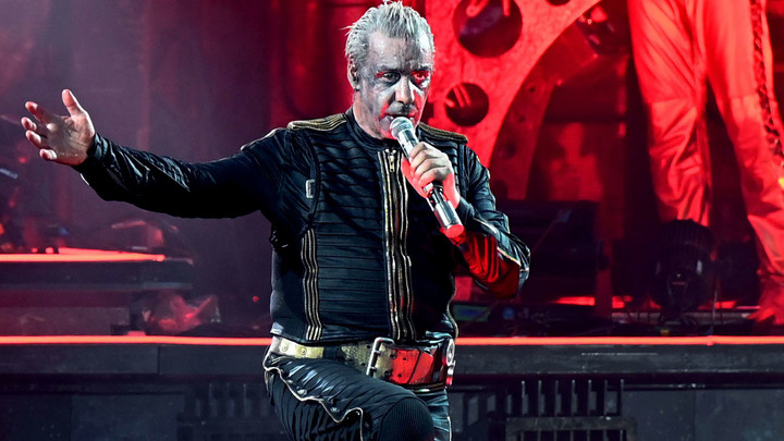 Суд взыскал с солиста Rammstein Тилля Линдеманна более 67 млн рублей за отмену концерта
