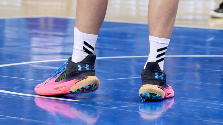 Оторвал от сердца: В Тольятти молодой человек не мог выехать из России из-за кроссовок