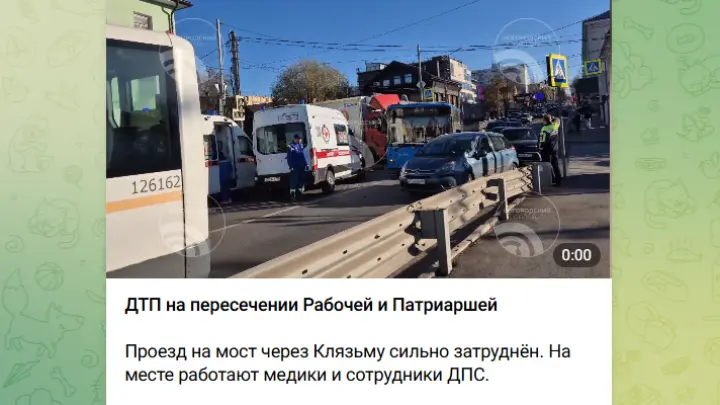 Пять человек пострадали при столкновении автобуса с грузовиком в Ногинске