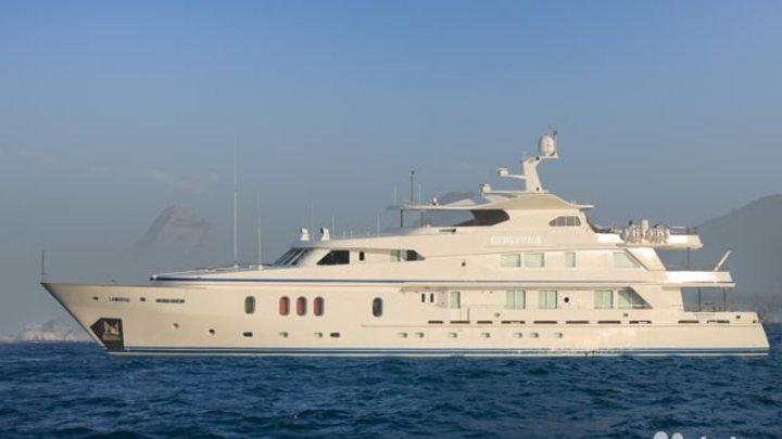 В Анапе продают мега-яхту за 500 млн рублей с русской спецификой