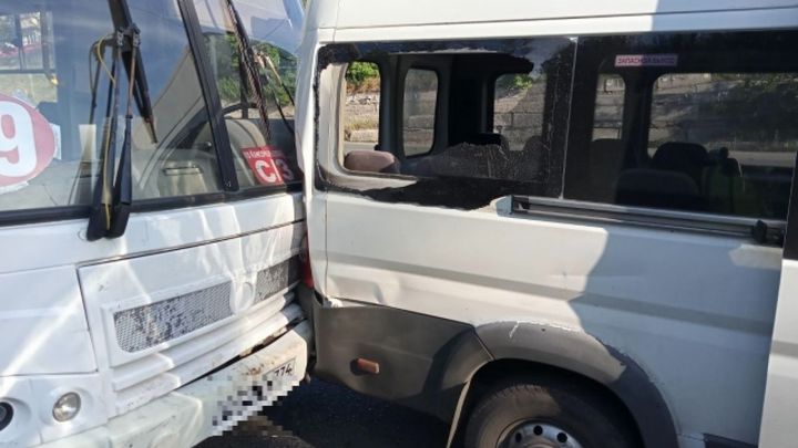 Водитель маршрутки устроил тройное ДТП в Челябинске: есть пострадавшие