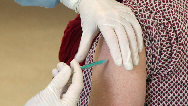 В России проведут повторную вакцинацию из-за индийского штамма