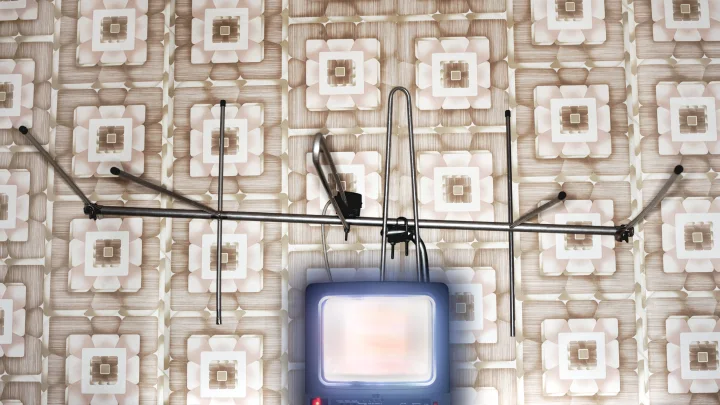 Стучат в дверь и требуют. Владельцев телевизоров обязали платить налог в 20 тысяч. Известный актёр не стерпел: Ну зачем?!