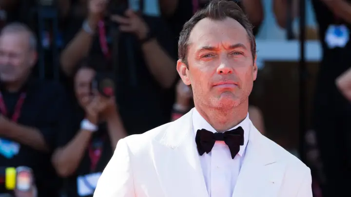 Джуд Лоу разгадал Владимира Путина? Что актёр узнал о русском президенте, готовясь к роли в Кремлёвском волшебнике?