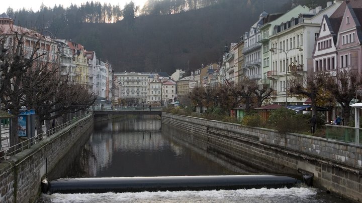 Русских туристов не будет. Популярный чешский курорт Карловы Вары может закрыться