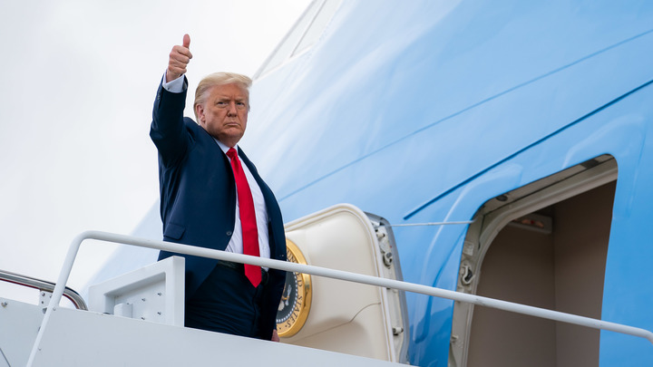 Дошло до кислородной маски? Врачи рассказали о состоянии Трампа с COVID