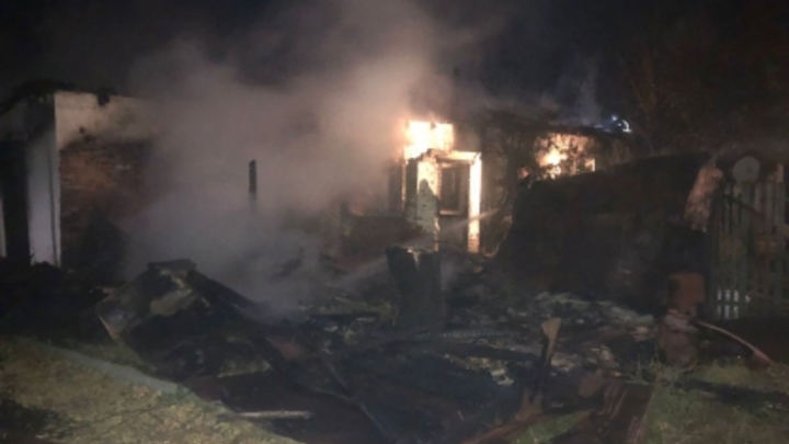 В Ростовской области в крупном пожаре погибли дети