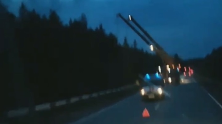 МЧС развернуло спецоперацию после аварии с бензовозом под Екатеринбургом