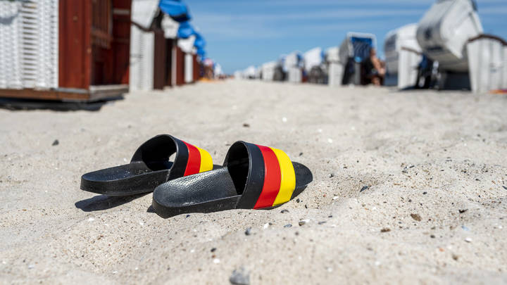 Ростуризм попросил не закрывать курорты для невакцинированных