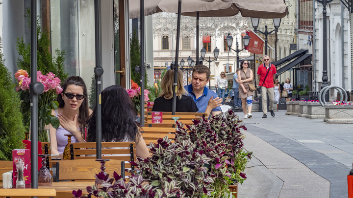 В мэрии Москвы сообщили, когда введут QR-коды для летних веранд