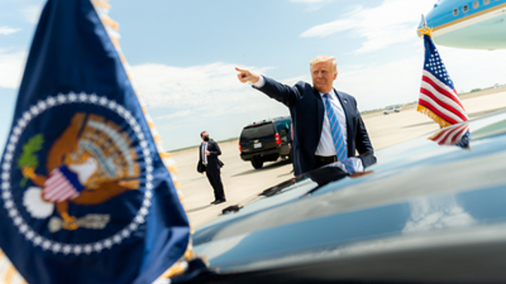 Трамп стал первым президентом в истории США, которого сфотографировали при аресте