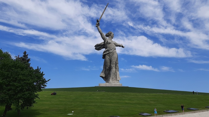 За изображение скульптуры Родина-мать в Волгограде начали брать деньги